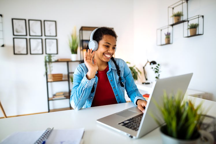 A young lady talking to a therapist about dating on her laptop