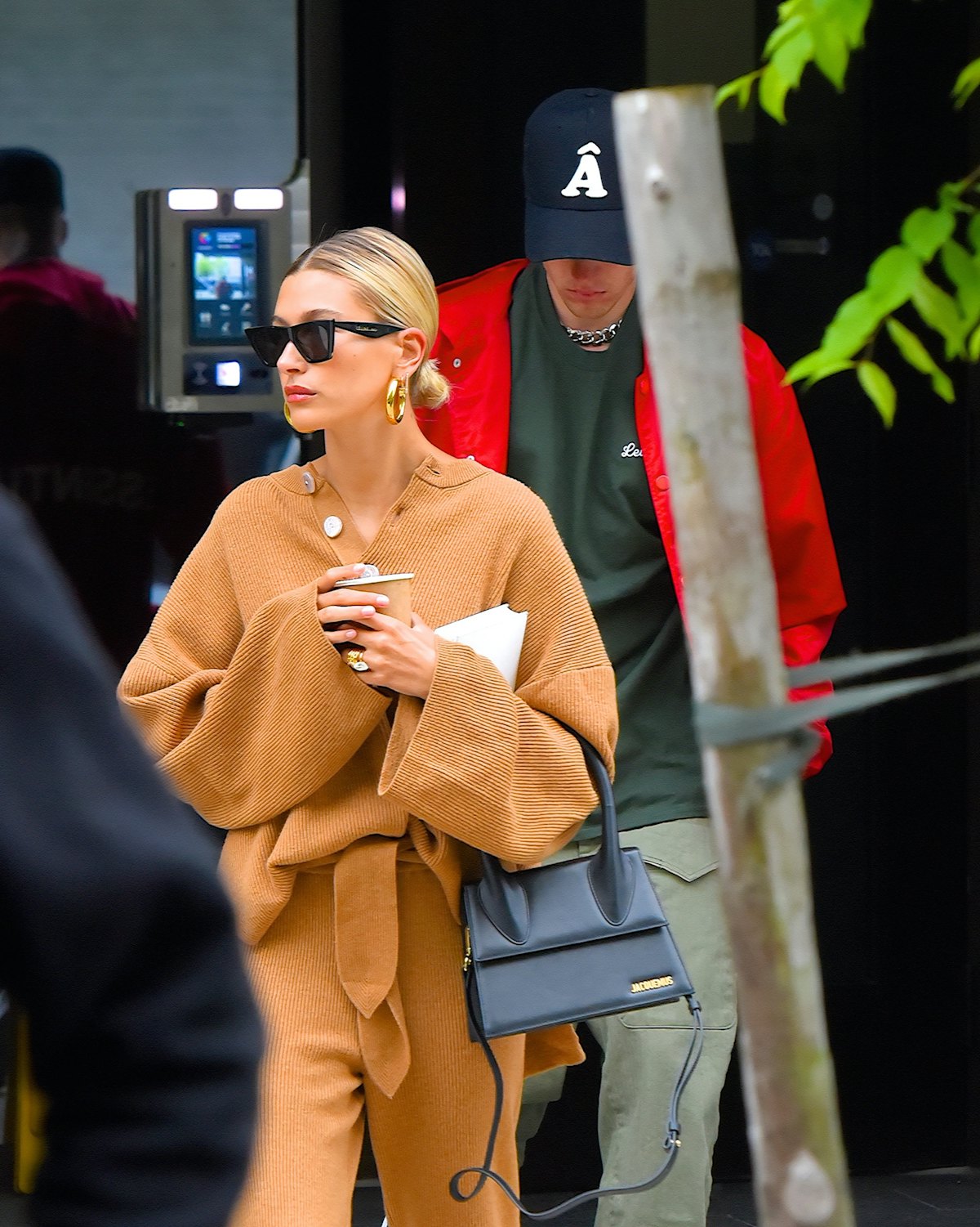 NEW YORK, NY - MAY 03: Justin Bieber and Hailey Baldwin seen in Manhattan on May 3, 2019 in New York City.  (Photo by Robert Kamau / GC Images)
