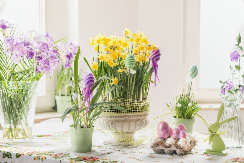 How to host a flower arranging party. 