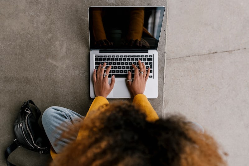 A woman tries to make a covid-19 vaccine appointment online.