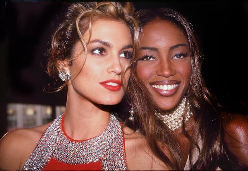 How to wear '90s-style lip liner, according to makeup pros.