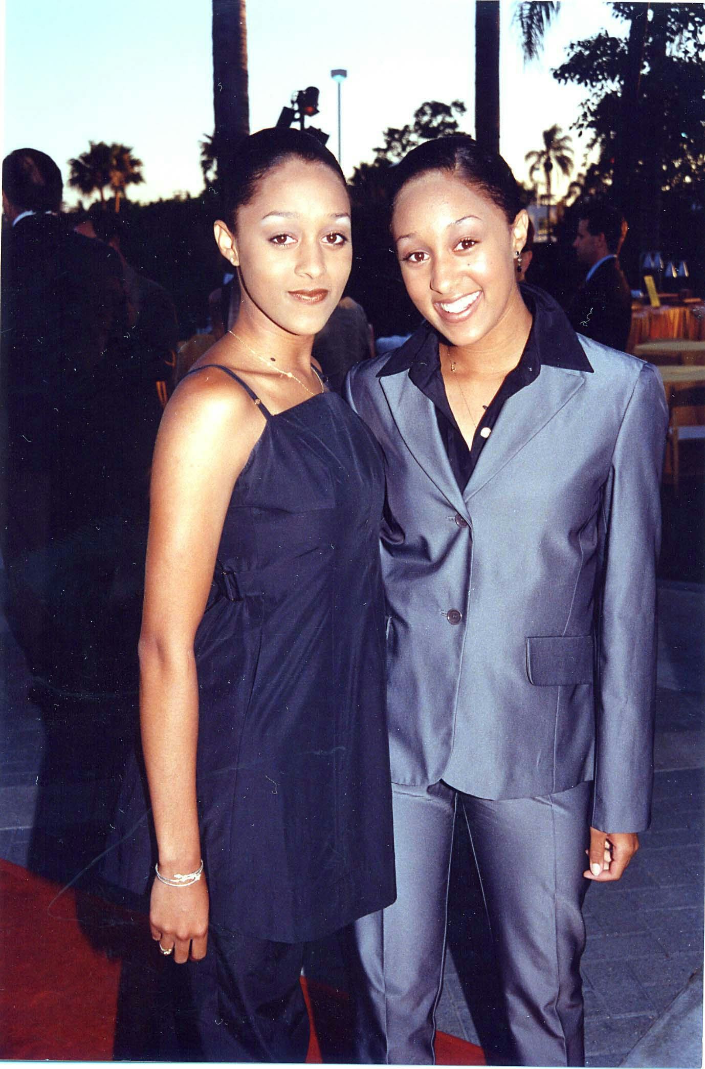 Tia & Tamera Mowry at the 1998 premiere of Snake Eyes in Los Angeles. (Photo by Jeff Kravitz/FilmMag...