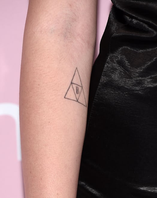 noah cyrus' stick and poke tattoo