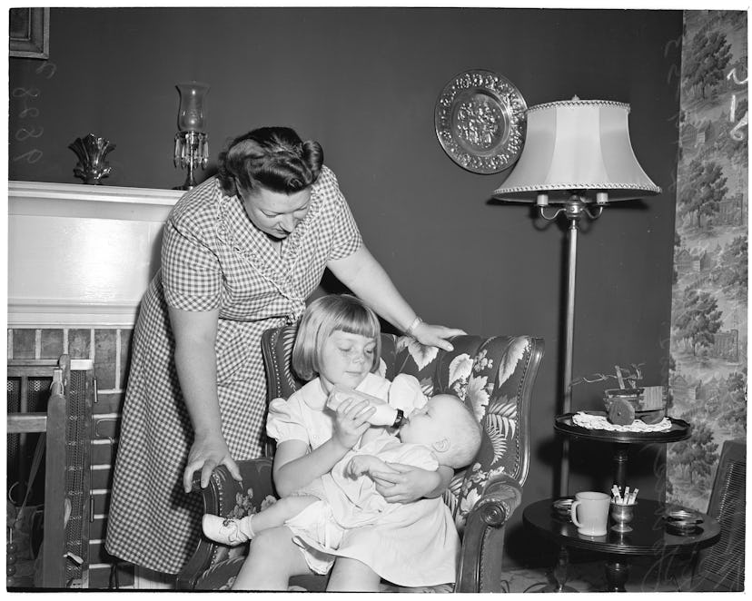Blind children (visiting teachers aid mother in realizing child's needs), 19 February 1953. Mrs Rose...