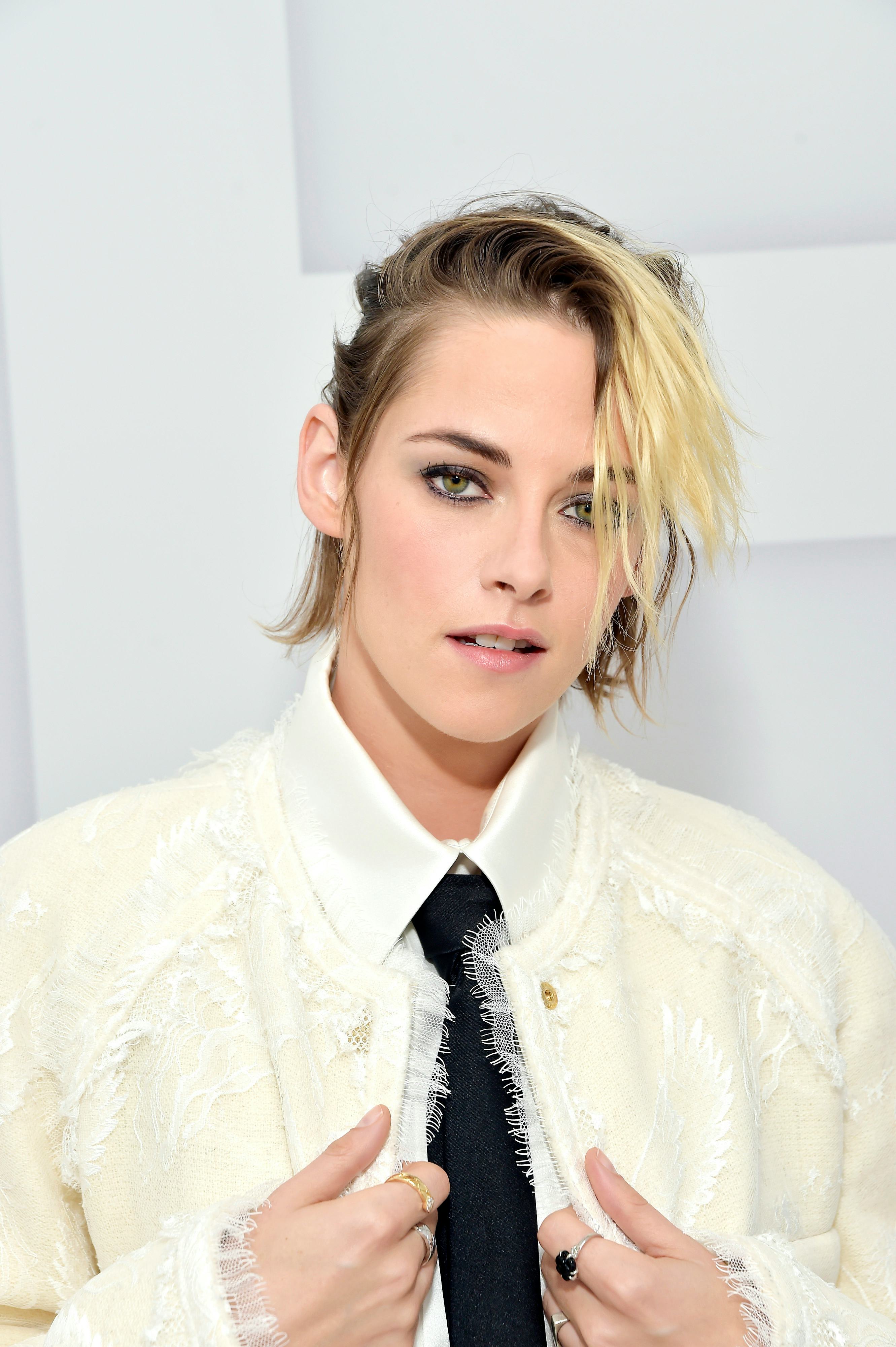 BEVERLY HILLS, CALIFORNIA - OCTOBER 06: Kristen Stewart virtually attends the Chanel Womenswear Spri...