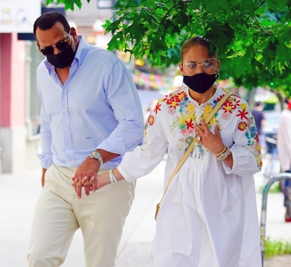 NEW YORK, NEW YORK - AUGUST 05: Jennifer Lopez and Alex Rodriguez wear protective face masks on Augu...