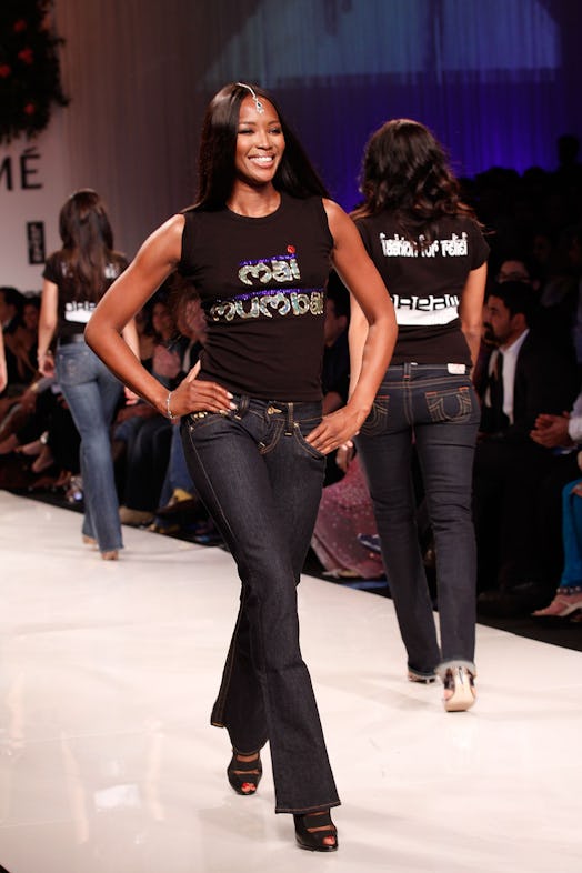 BOMBAY, INDIA - MARCH 28:  Supermodel Naomi Campbell walks the runway at the Mai Mumbai show at Lakm...