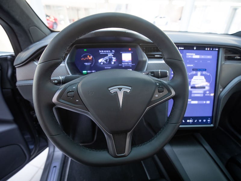 21 October 2020, Hamburg: View into the interior with steering wheel and display of a Tesla Model X ...