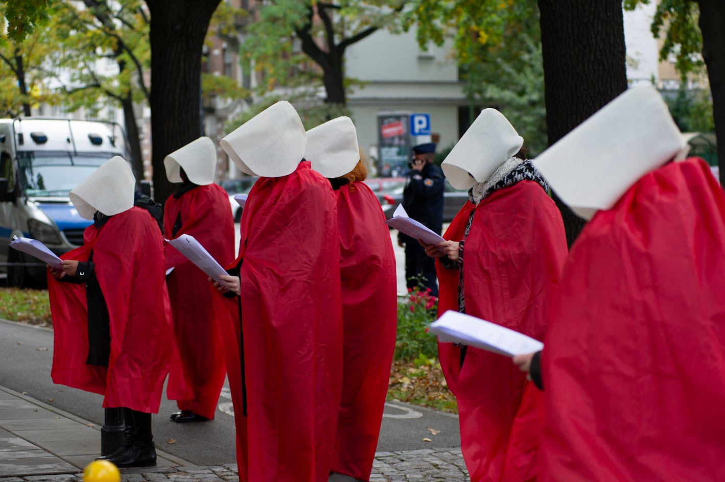 Handmaid's Tale Cast Abortion How 'Handmaid's Tale' Season 4 is staying relevant in a post-Trump America