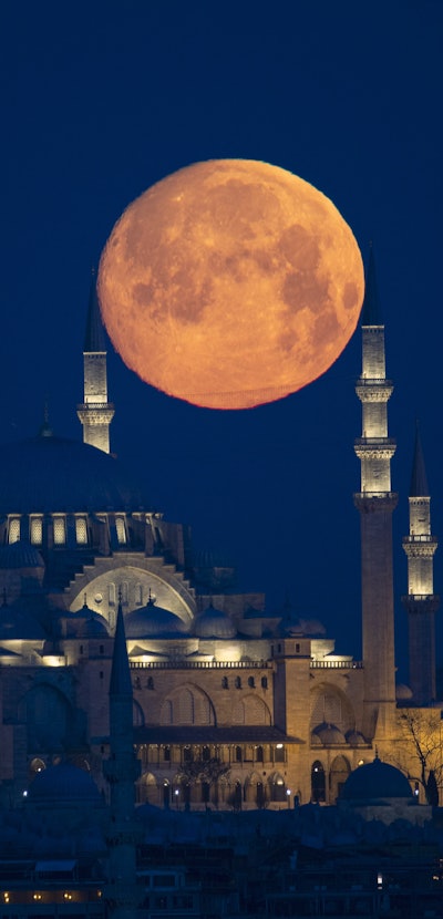 ISTANBUL, TURKEY - APRIL 26: Full moon rises over the Suleymaniye Mosque during the holy Islamic fas...