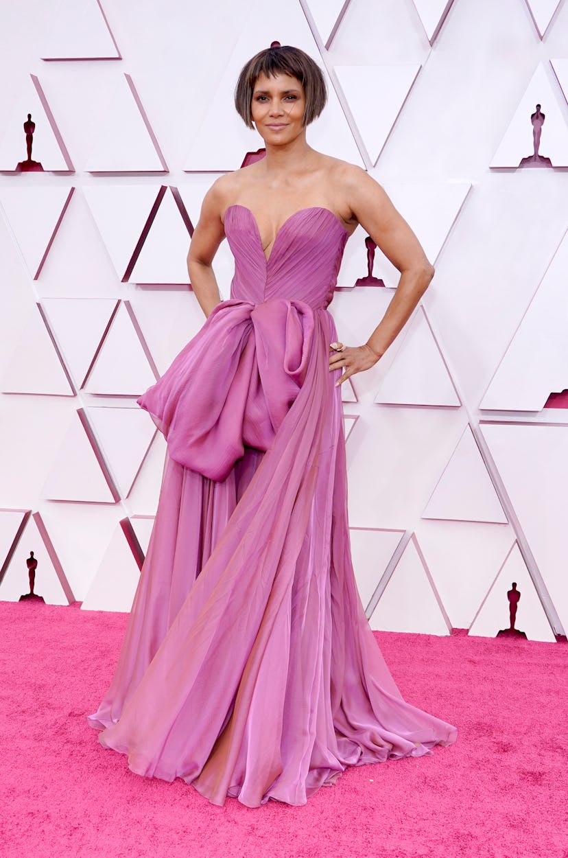 LOS ANGELES, CALIFORNIA – APRIL 25: Halle Berry attends the 93rd Annual Academy Awards at Union Stat...