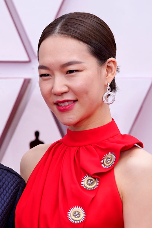 LOS ANGELES, CALIFORNIA – APRIL 25: Han Ye-ri, fashion detail, attends the 93rd Annual Academy Award...