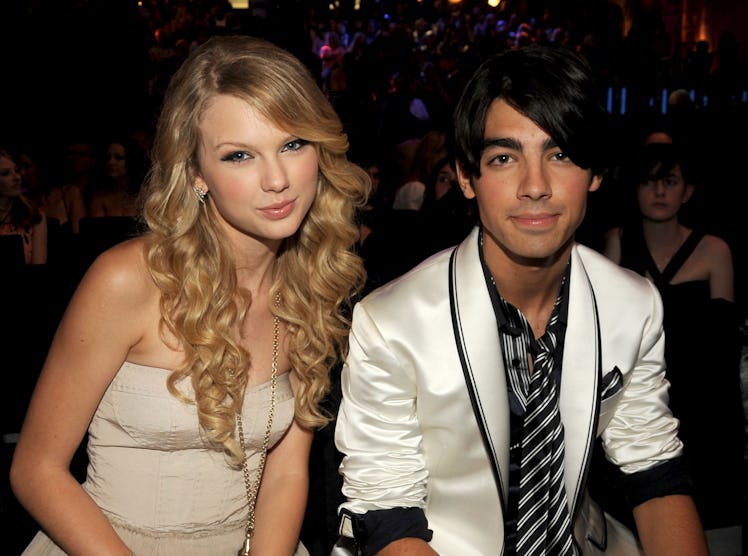 LOS ANGELES, CA - SEPTEMBER 07: Singers Taylor Swift and Joe Jonas at the 2008 MTV Video Music Awar...