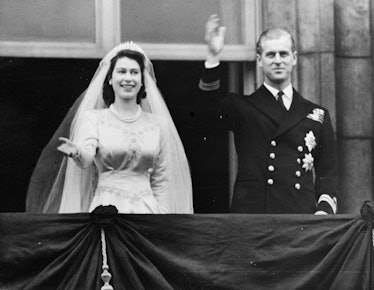 20th November 1947:  Princess Elizabeth and The Prince Philip, Duke of Edinburgh waving to a crowd f...