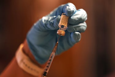 NEW YORK, NEW YORK - APRIL 07: Zenobia Brown, MD, of the Northwell Health house calls program prepares a dose of the Johnson & Johnson coronavirus (COVID-19) vaccine in the Astoria neighborhood of Queens borough on April 07, 2021 in New York City. NYC continues to have a 6.55 percent coronavirus (COVID-19) cases on a seven-day rolling average as the city continues to ramp up vaccinations. The city last week set a record of 524,520 coronavirus (COVID-19) vaccinations. (Photo by Michael M. Santiago/Getty Images)
