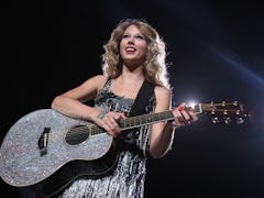 NEW YORK - AUGUST 27: Taylor Swift performs during the Fearless Tour at Madison Square Garden on Aug...