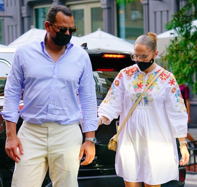 NEW YORK, NEW YORK - AUGUST 05: Jennifer Lopez and Alex Rodriguez wear protective face masks on Augu...