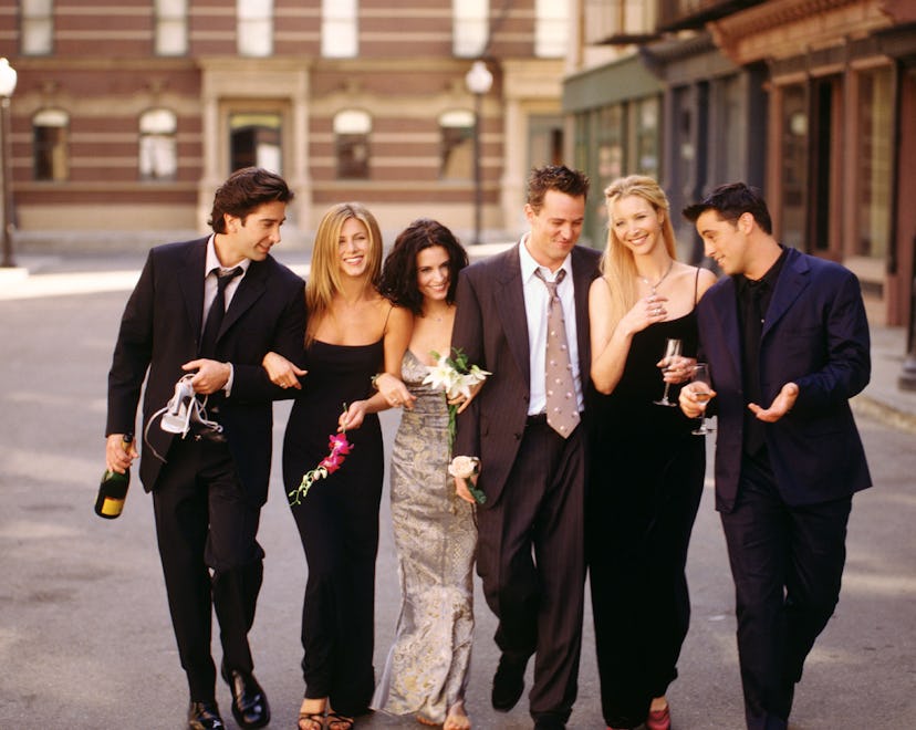 385848 01: Cast members of NBC's comedy series "Friends." Pictured: David Schwimmer as Ross Geller, ...