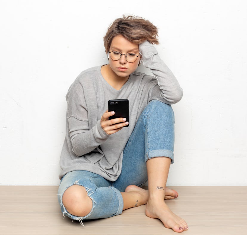 A woman who got left on read figures out how to respond