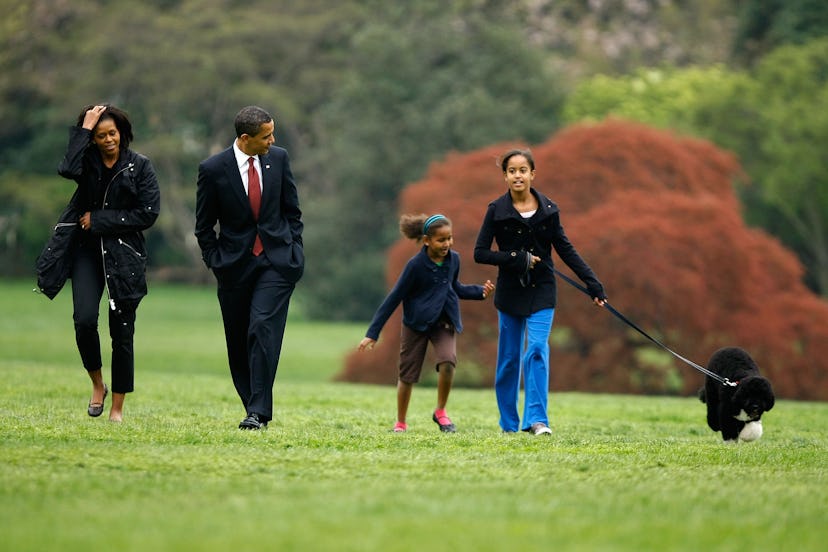 WASHINGTON - APRIL 14:  U.S. President Barack Obama (2nd L), first lady Michelle Obama (L) and his d...