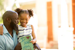 little girl gives dad a father's day card, what to write in a father's day card
