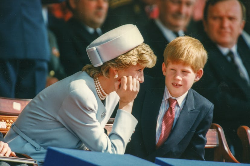 La princesse Diana et le prince Harry assistant aux cérémonies du 50ème anniversaire de la fin de la...