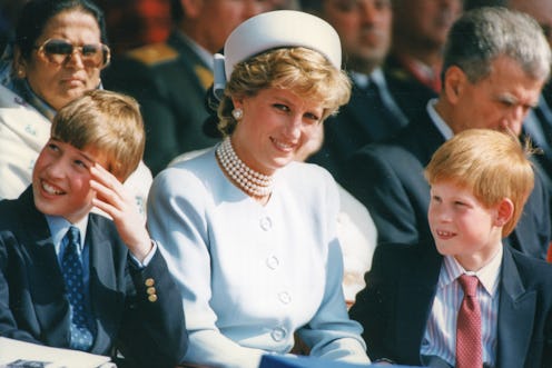 Le prince William, la princesse Diana et le prince Harry assistant aux cérémonies du 50ème anniversa...