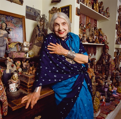 American artist and potter Beatrice Wood (1893 - 1998) surrounded by Indian artefacts, circa 1990. (...