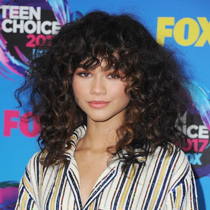 Zendaya rocks a curly bob with bangs at the Teen Choice Awards.