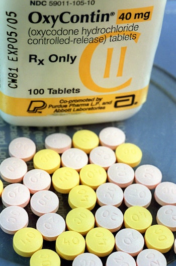 (07/18/2001 - Boston, MA) Detailed shot of the drug OxyContin. (071801oxy - Staff Photo by Patrick W...