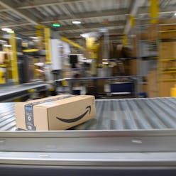 12 May 2021, Saxony-Anhalt, Sülzetal: A conveyor system transports a package at the Amazon logistics...