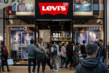 Usted todavía puede reciclar ropa zapatos que no están en buenas condiciones. Comience buscando texto...