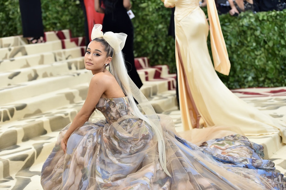 Herstellen uitvinden Zonder Ariana Grande's Wedding Dress From Vera Wang Was Surprisingly Simple