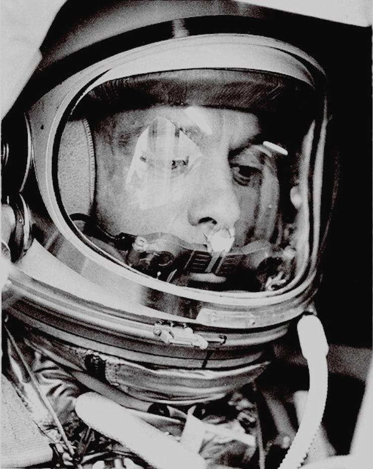 le capitaine américain Alan B. Shepard, officiellement désigné pour effectuer le premier vol spatial...