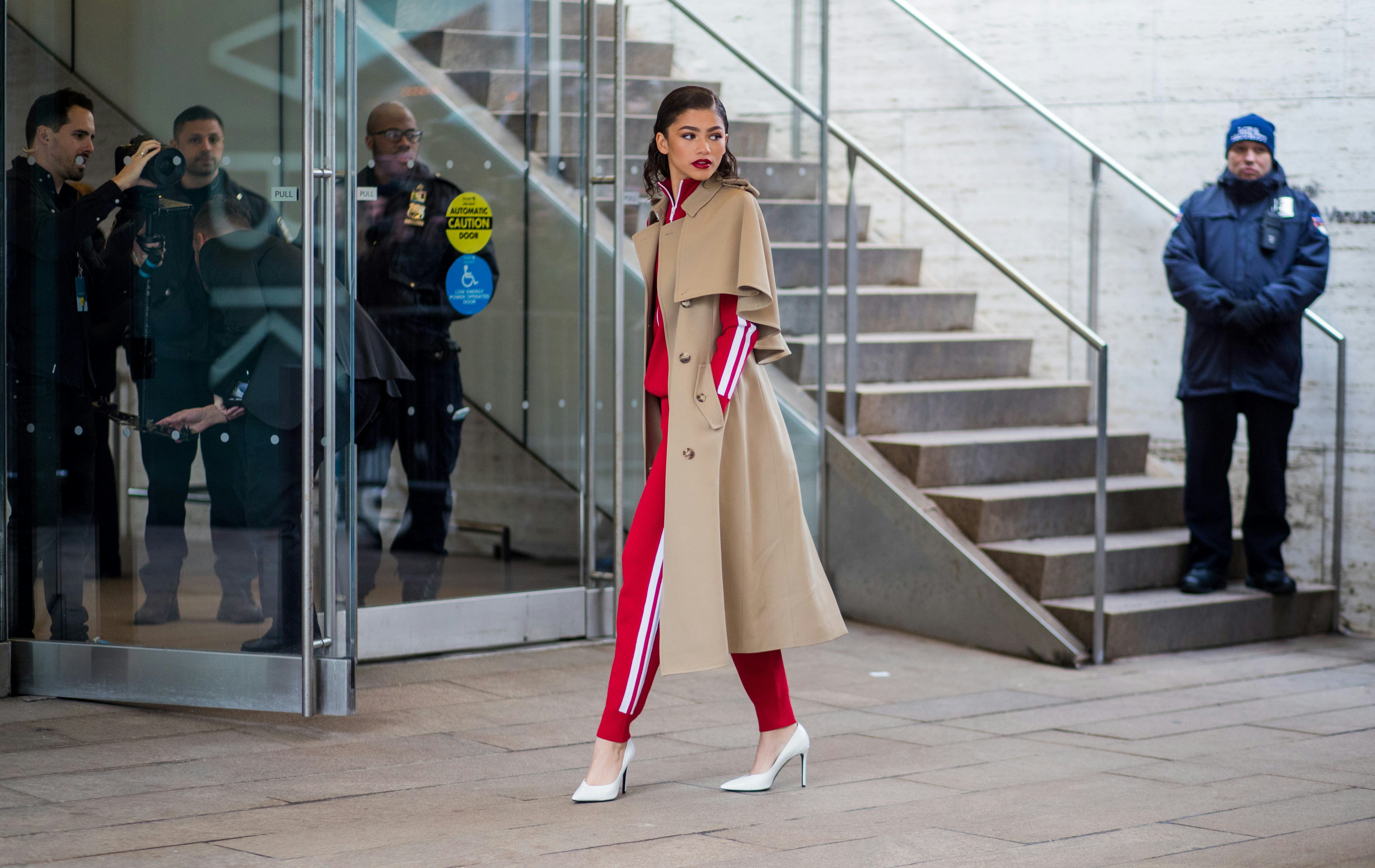 Zendaya x  トレンチコート春 Breaking Down Zendaya's Style And 5 Wardrobe Essentials