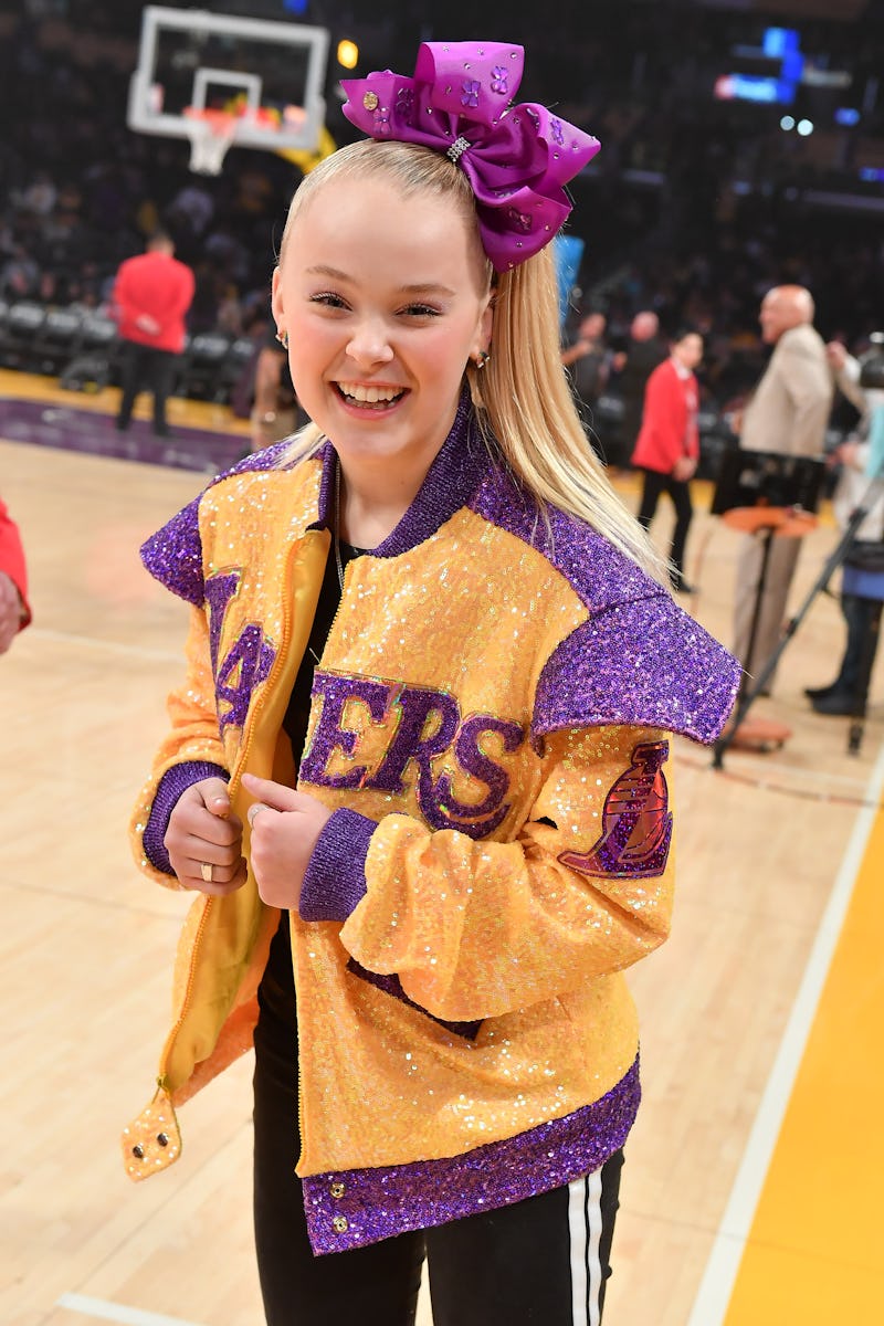 LOS ANGELES, CALIFORNIA - FEBRUARY 10: JoJo Siwa attends a basketball game between the Los Angeles L...