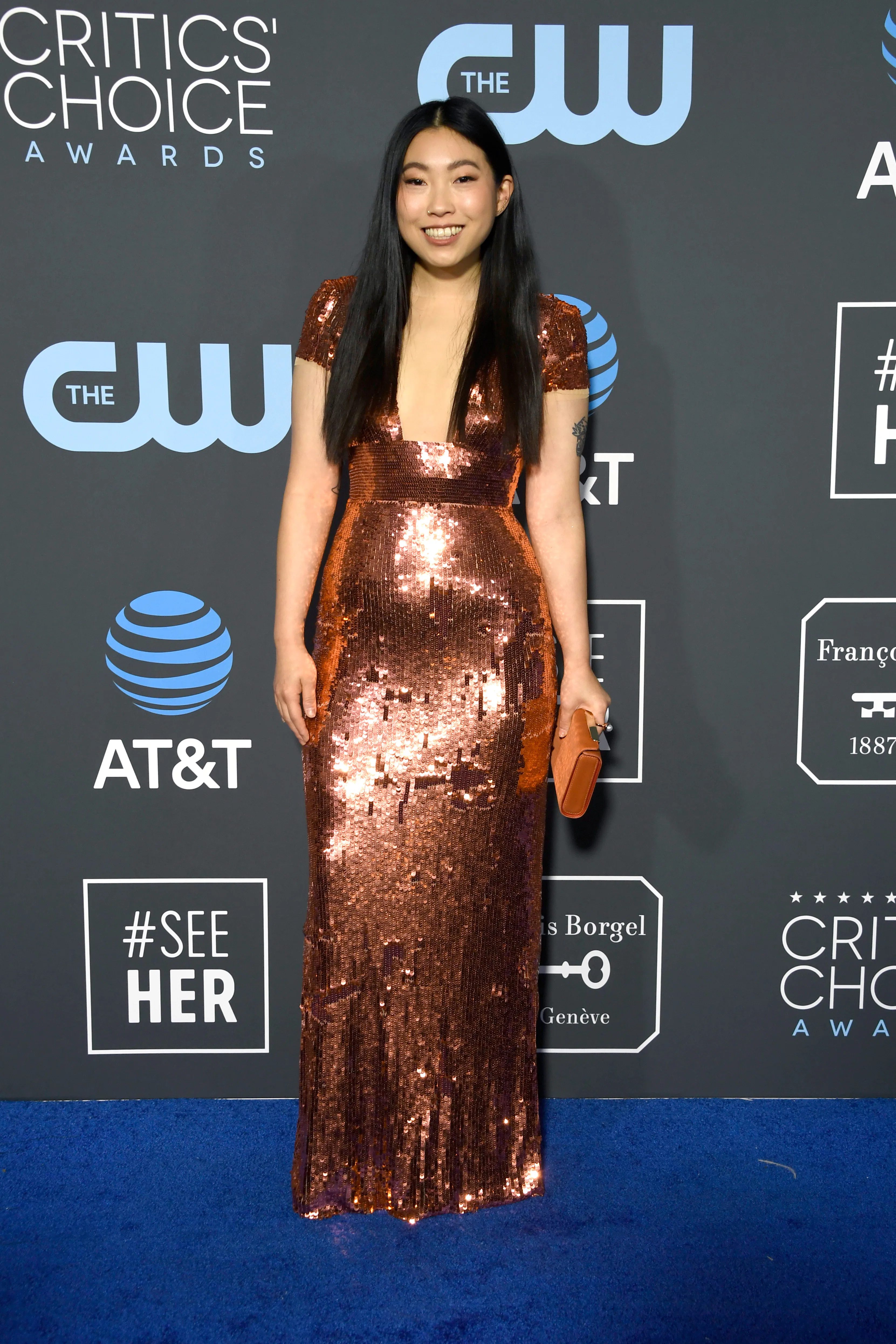 awkwafina gold dress Golden Globes 2021: Awkwafina Wore a Deep Side Part Inspired By the '70s   See Photos