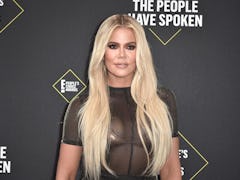 SANTA MONICA, CALIFORNIA - NOVEMBER 10: Khloe Kardashian attends 2019 E! People's Choice Awards - Ar...