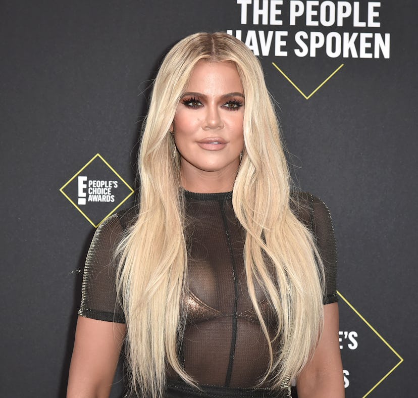 SANTA MONICA, CALIFORNIA - NOVEMBER 10: Khloe Kardashian attends 2019 E! People's Choice Awards - Ar...