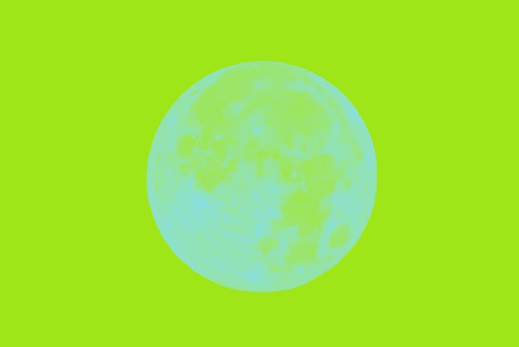 Picture of the full moon, the planet that rules Monday.