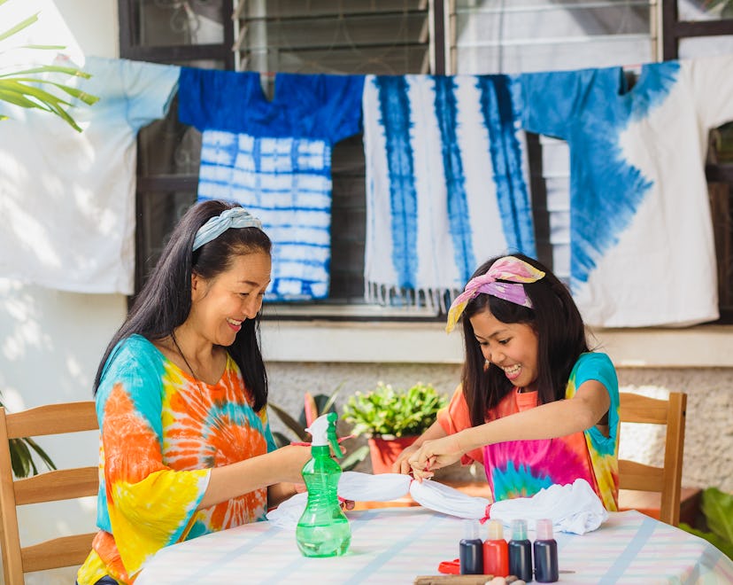 These tie-dye crafts are perfect for summer.