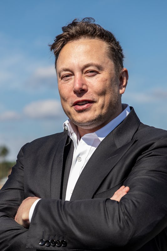 FUERSTENWALDE, GERMANY - SEPTEMBER 03: Tesla head Elon Musk arrives to have a look at the constructi...