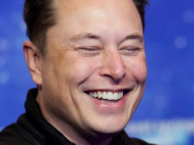 BERLIN, GERMANY DECEMBER 01:  SpaceX owner and Tesla CEO Elon Musk poses on the red carpet of the Ax...