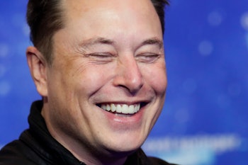 BERLIN, GERMANY DECEMBER 01:  SpaceX owner and Tesla CEO Elon Musk poses on the red carpet of the Ax...