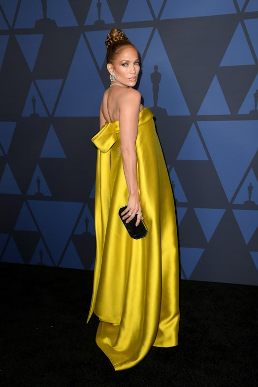 Jennifer Lopez in another amazing yellow gown. 