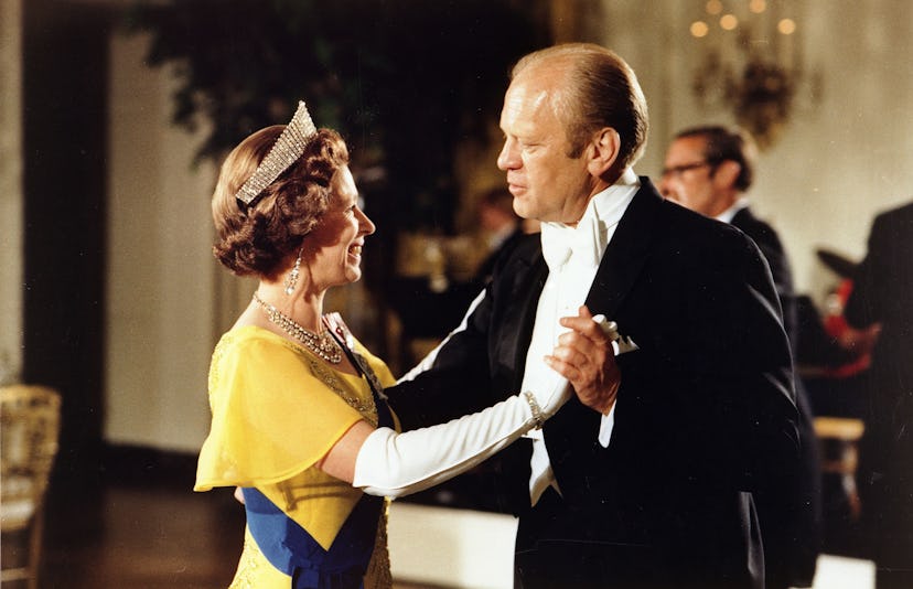 President Ford dances with Queen Elizabeth.