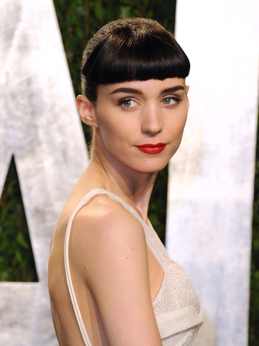 Actor Rooney Mara attends the 2012 Vanity Fair Oscar Party with micro bangs.