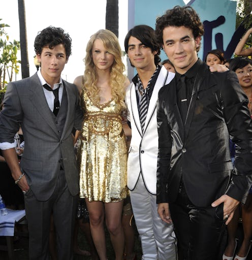 LOS ANGELES, CA - SEPTEMBER 07:  Nick Jonas, Taylor Swift, Joe Jonas and Kevin Jonas arrives on the ...