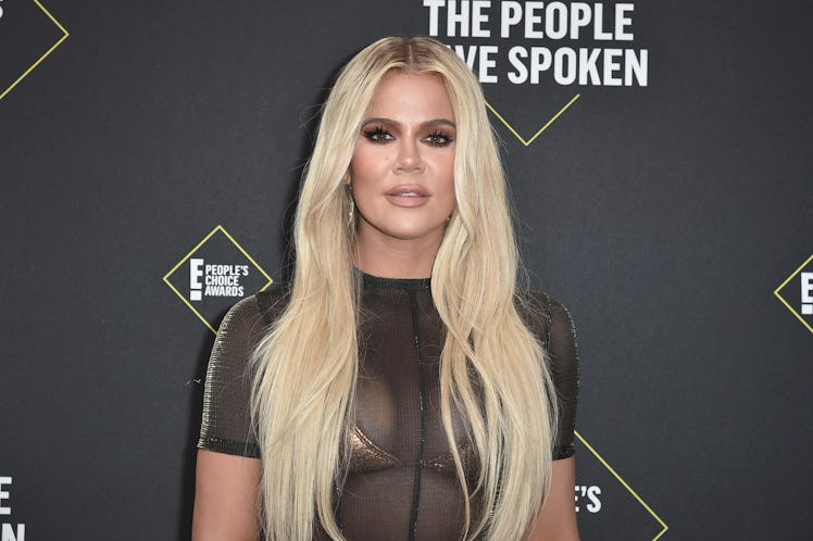 SANTA MONICA, CALIFORNIA - NOVEMBER 10: Khloe Kardashian attends 2019 E! People's Choice Awards - Ar...