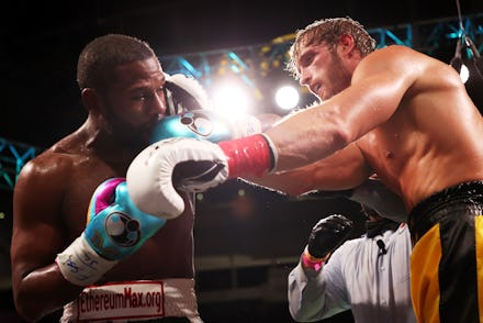 MIAMI GARDENS, FLORIDA - JUNE 06: Floyd Mayweather (green shorts) exchanges blows with Logan Paul du...